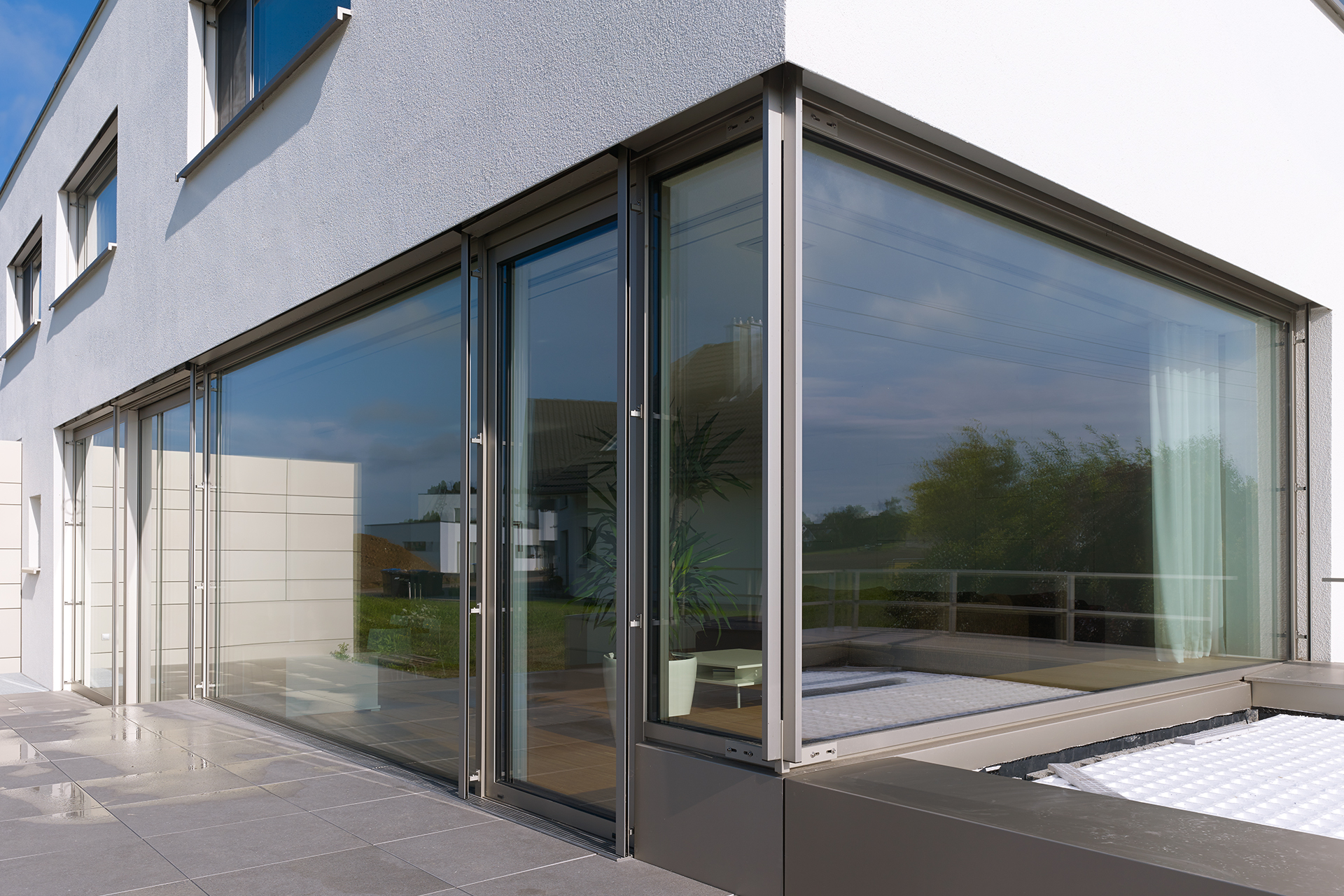 Schaufenster und Schiebetüren